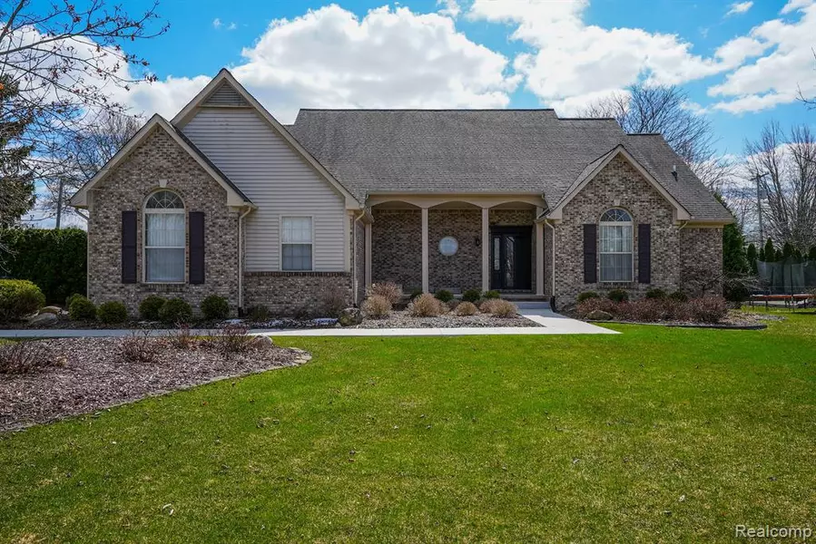 2385 HUNTINGTON Drive, Lake Orion, MI