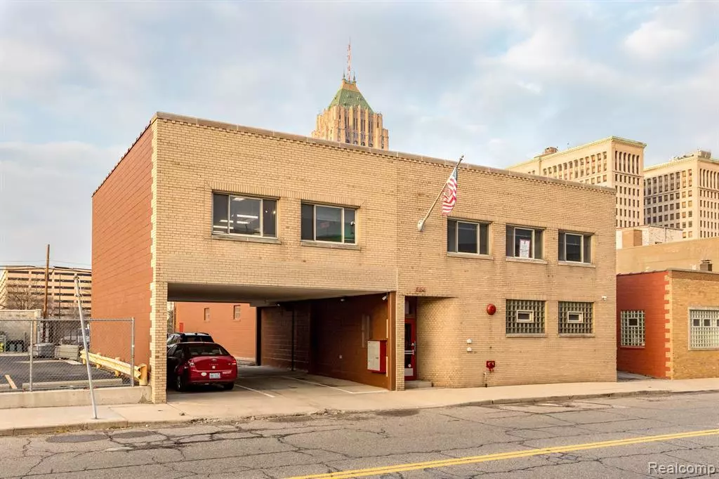 Detroit, MI 48202,684 W BALTIMORE Street