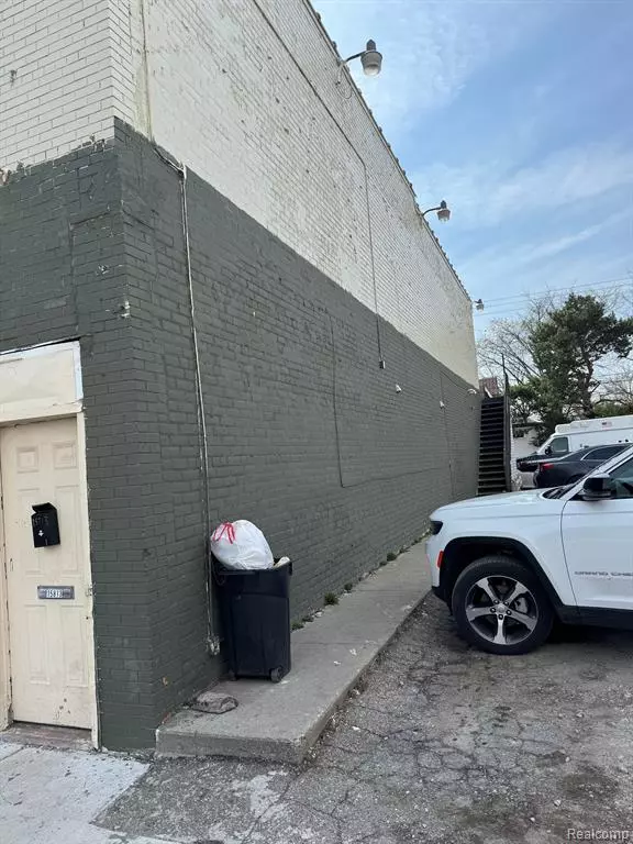 Detroit, MI 48228,15811 W WARREN Avenue