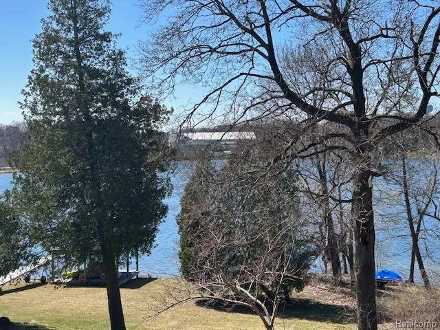 7000 Hillside Drive, Clarkston, MI