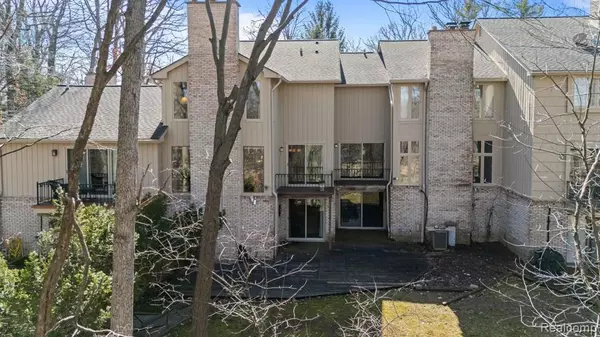 Bloomfield Hills, MI 48304,1339 KNOLLCREST Circle