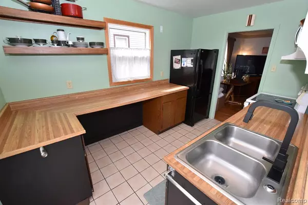 Ann Arbor, MI 48105,877 STARWICK Drive