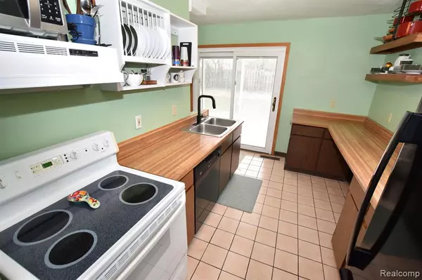 Ann Arbor, MI 48105,877 STARWICK Drive