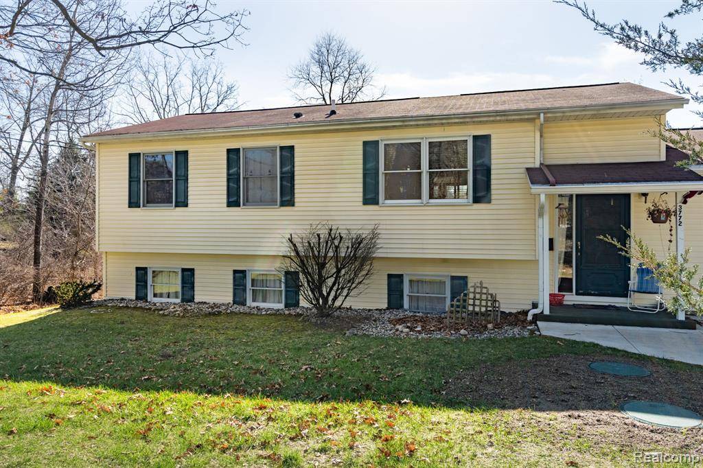 3772 E COON LAKE Road, Howell, MI 48843