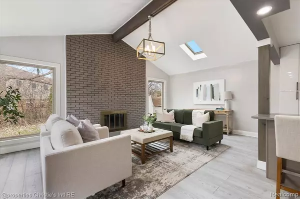 Troy, MI 48083,1749 CRESTLINE Drive
