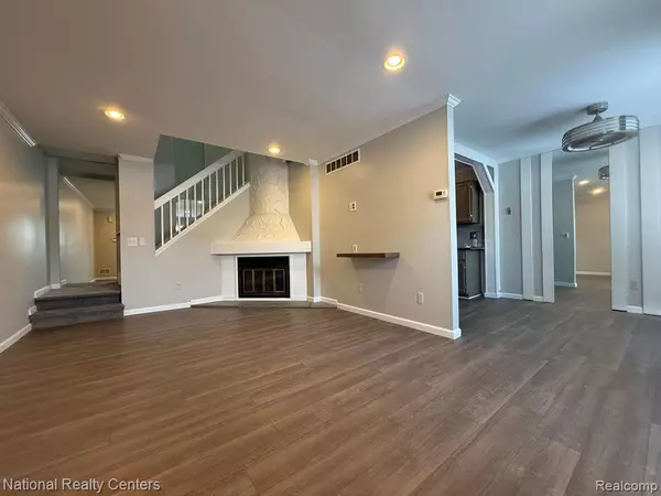 Farmington Hills, MI 48331,38959 COUNTRY Circle