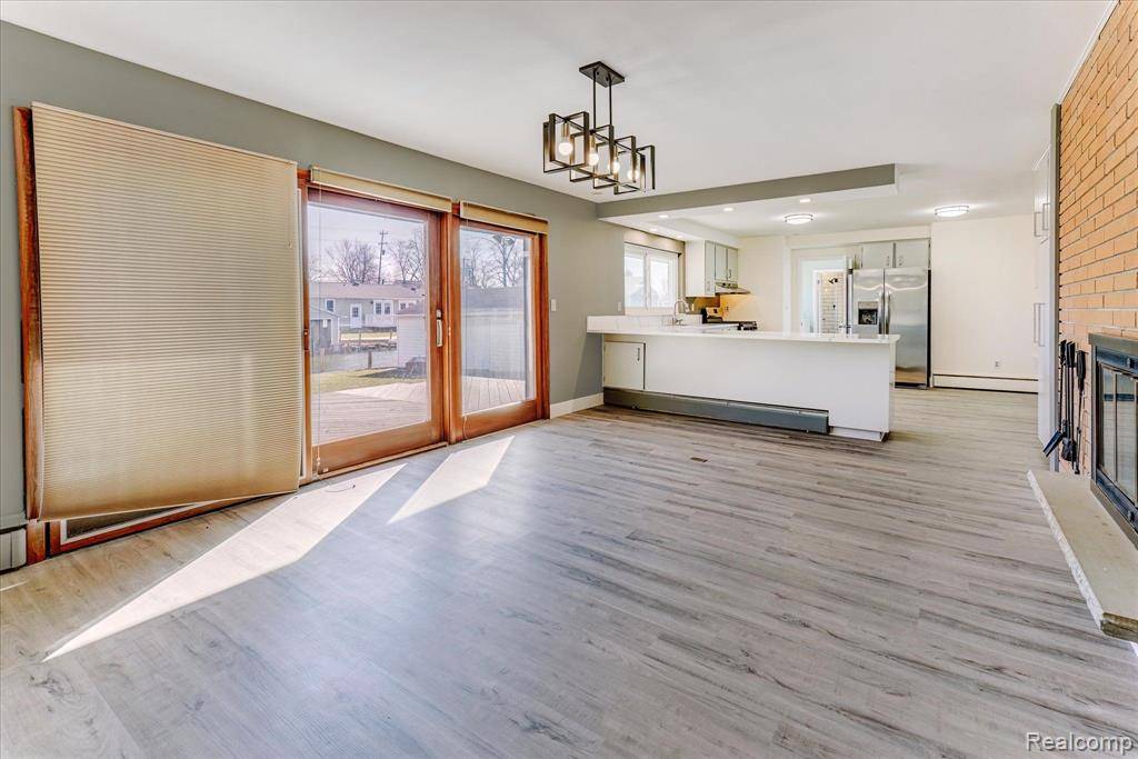 Waterford, MI 48328,1293 BRAMBLES Drive