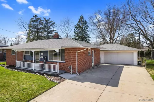 1200 State Road, Fenton, MI 48430