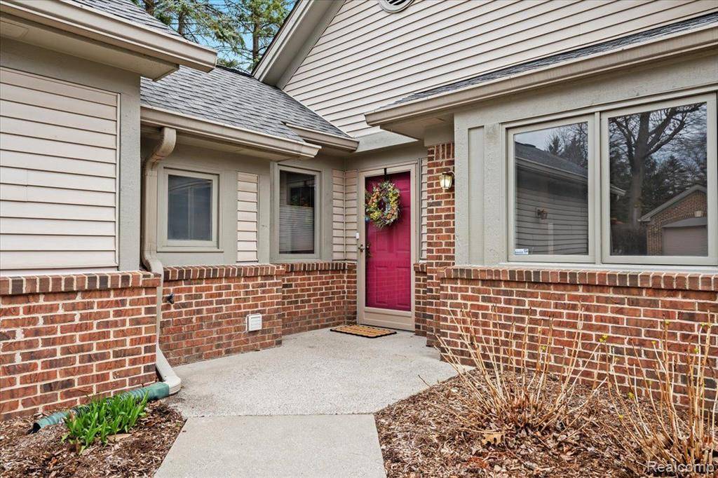 Farmington Hills, MI 48336,21304 JUNIPER Court