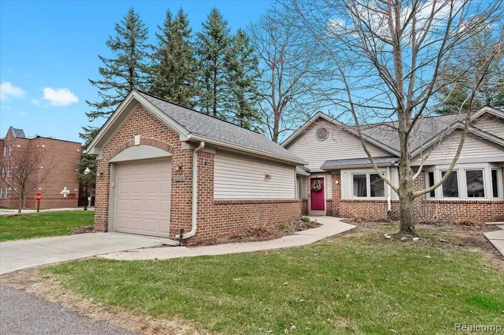 Farmington Hills, MI 48336,21304 JUNIPER Court