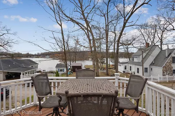 Pinckney, MI 48169,11549 RIVERBANK Lane