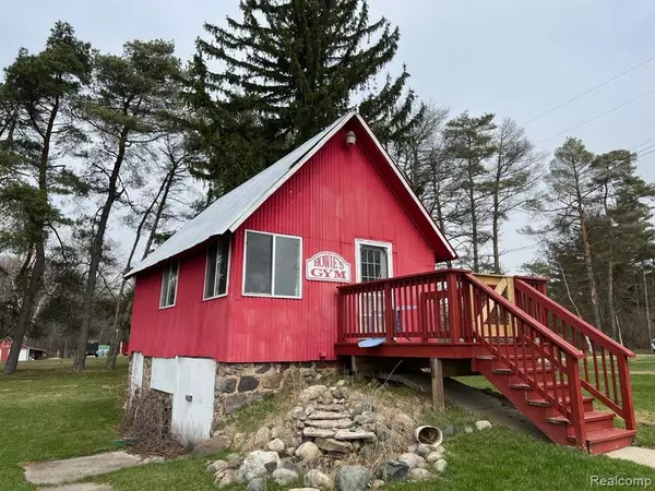 Columbiaville, MI 48421,5231 LONSBERRY Road