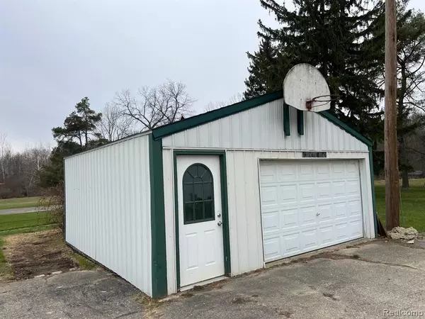 Columbiaville, MI 48421,5231 LONSBERRY Road