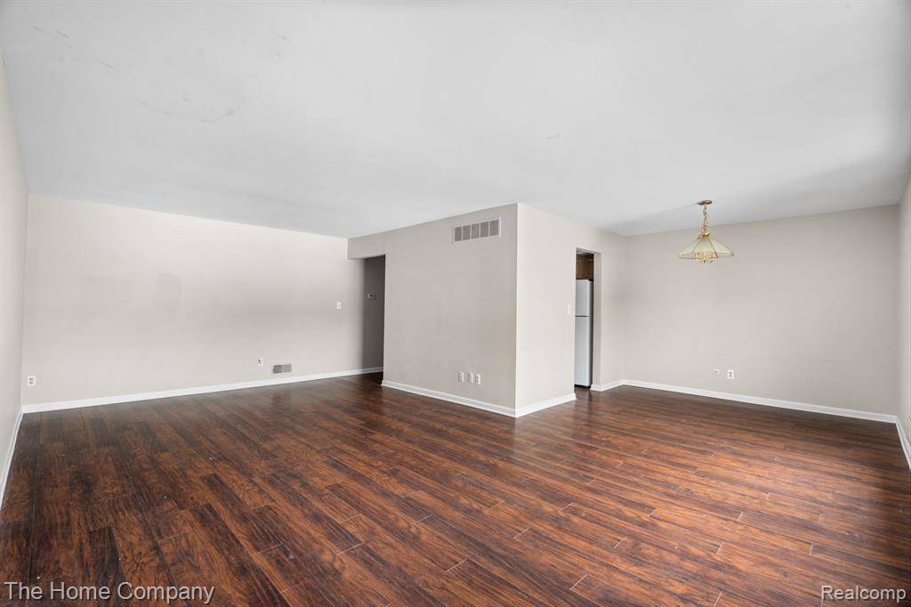 Bloomfield Hills, MI 48304,630 E Fox Hills Drive
