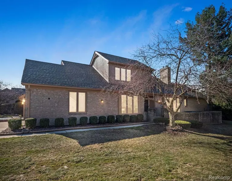 1227 Autumn Drive, Troy, MI 48098