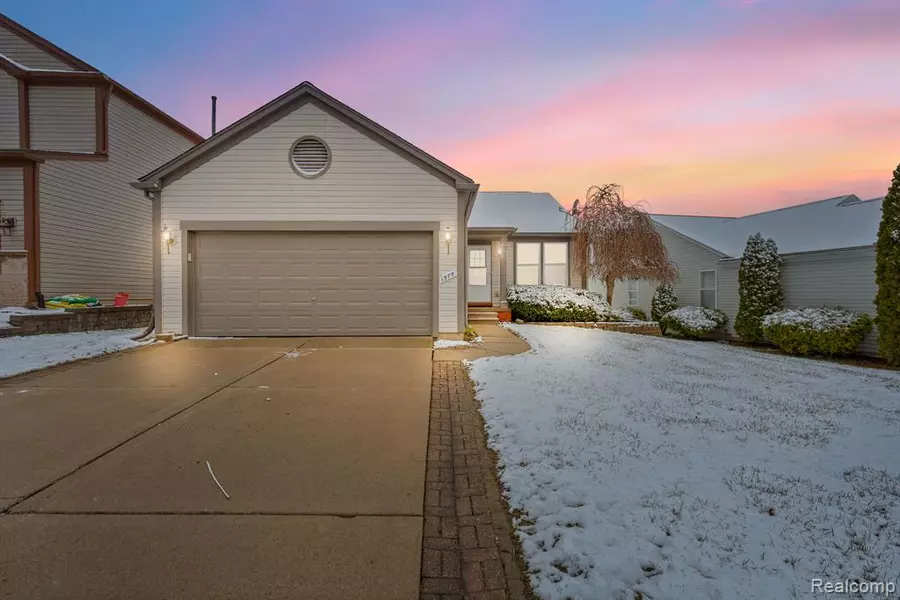 1575 PEBBLE BEACH Drive, Pontiac, MI 48340