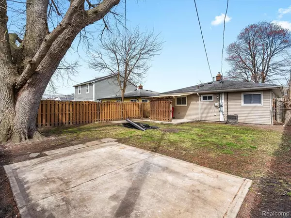 Hazel Park, MI 48030,1122 E MAXLOW Avenue