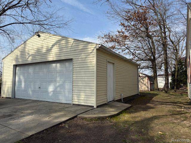 Howell, MI 48843,5988 GLEN ECHO Drive
