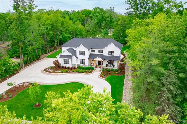 Grosse Ile, MI 48138,21907 WESTCROFT Drive