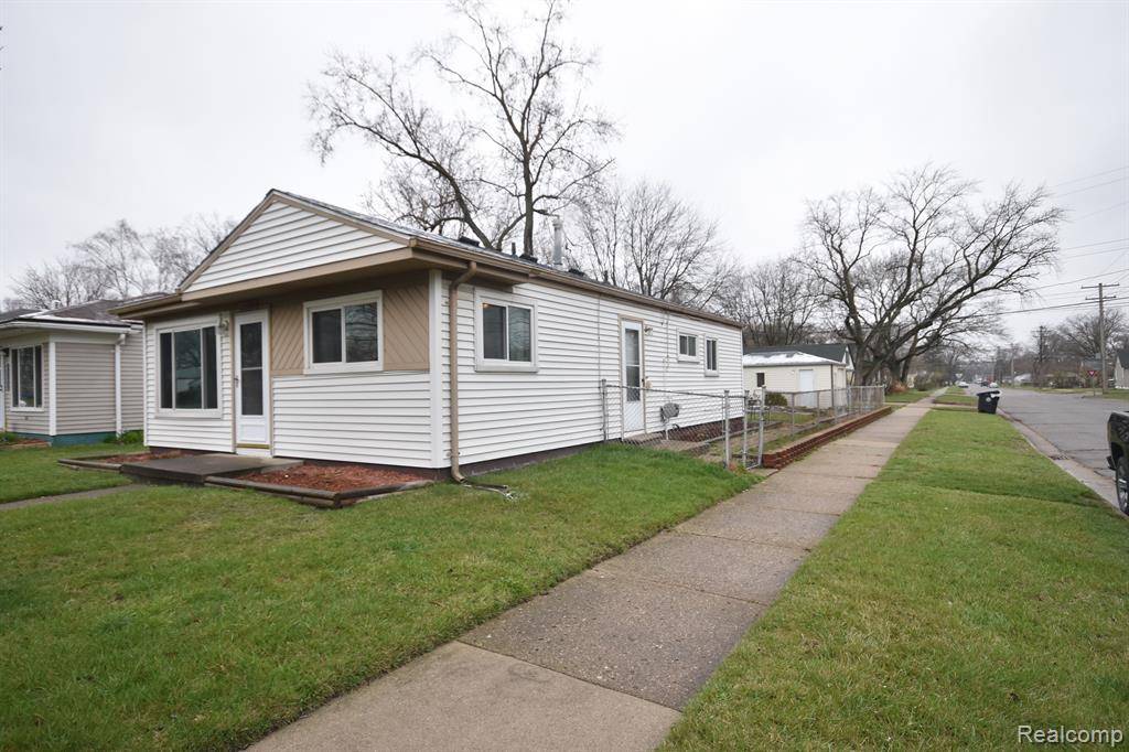 20100 FLORAL Street, Livonia, MI 48152