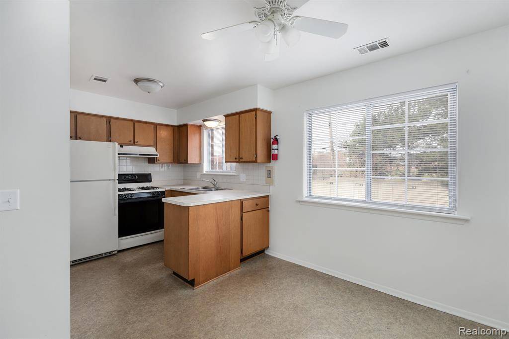 Sterling Heights, MI 48312,8160 CRESTVIEW Drive