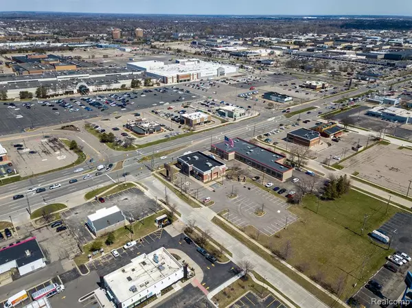 Madison Heights, MI 48071,451 W 14 MILE Road