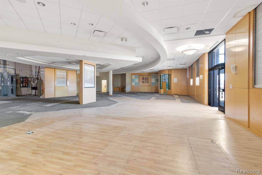 Madison Heights, MI 48071,451 W 14 MILE Road