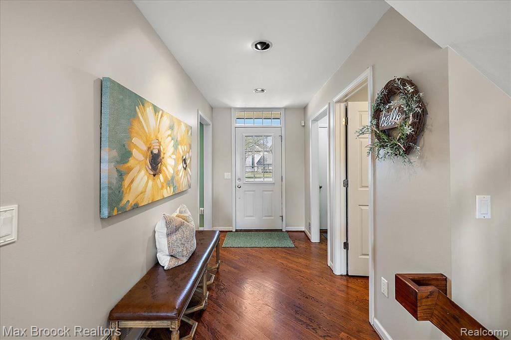Bloomfield Hills, MI 48304,892 TARTAN Trail