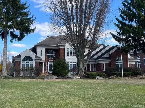 3835 RANYA Drive, Commerce Twp, MI 48382