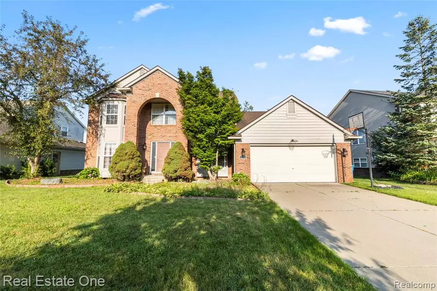 2000 TWIN SUN Circle, Walled Lake, MI 48390