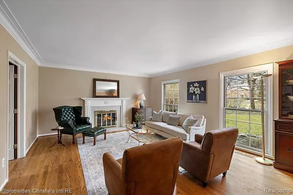 Grosse Pointe Park, MI 48230,536 Middlesex Road