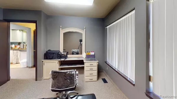 Walled Lake, MI 48390,305 N PONTIAC Trail