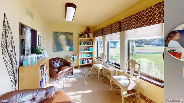 Walled Lake, MI 48390,305 N PONTIAC Trail