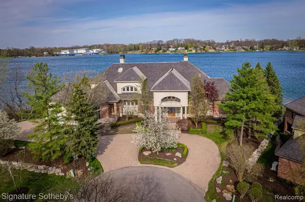 Fenton, MI 48430,82 CHATEAUX DU LAC