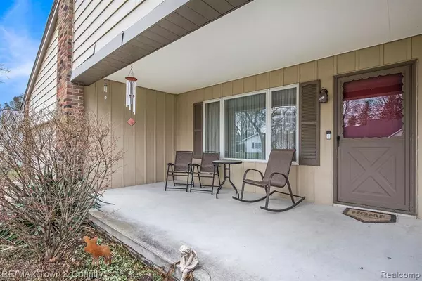 Flushing, MI 48433,313 CEDARWOOD Drive