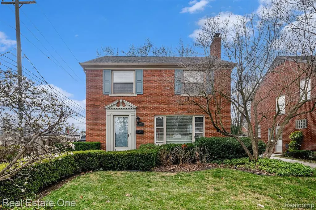 Grosse Pointe Woods, MI 48236,1651 LITTLESTONE Road