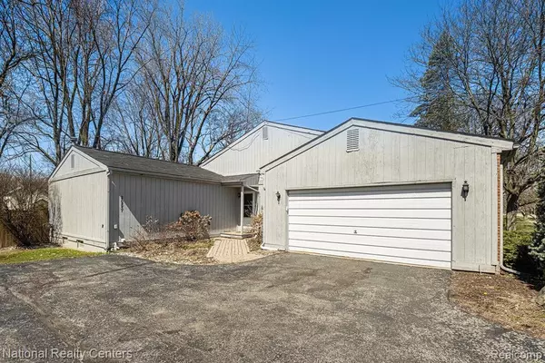 Farmington Hills, MI 48336,20831 ORCHARD LAKE Road