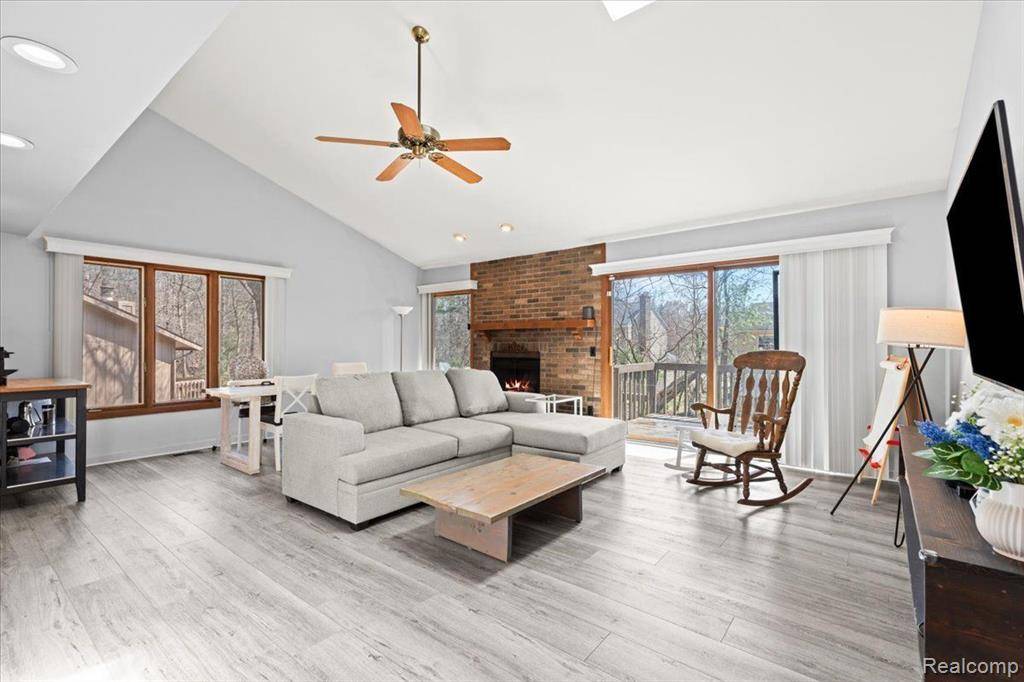 West Bloomfield, MI 48324,6523 BLUE SPRUCE