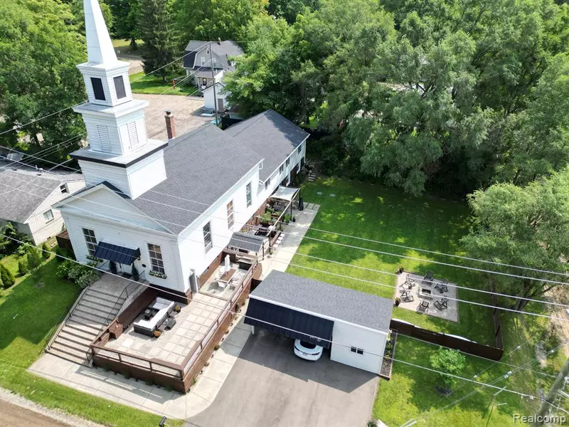 1422 MILMINE Street, Leonard, MI 48367