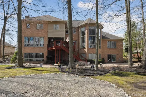 Highland, MI,1449 GLENEAGLES