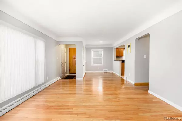 Grosse Pointe Woods, MI 48236,1855 PRESTWICK Road