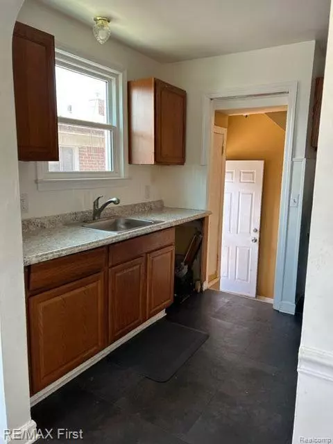 Detroit, MI 48205,15211 EASTBURN Street