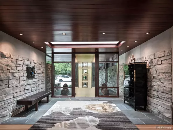 Birmingham, MI 48009,834 SOUTHFIELD Road