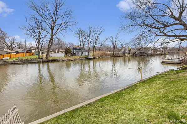 Rockwood, MI,35611 LELAND Street