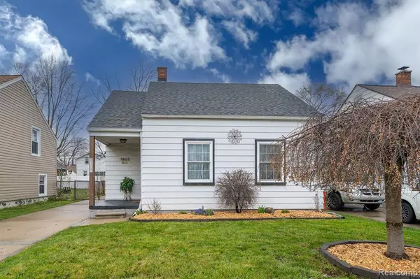 8107 Kaltz, Center Line, MI 48015