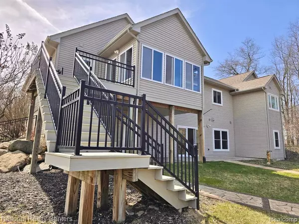 Milford, MI 48380,1664 S CREEK Drive
