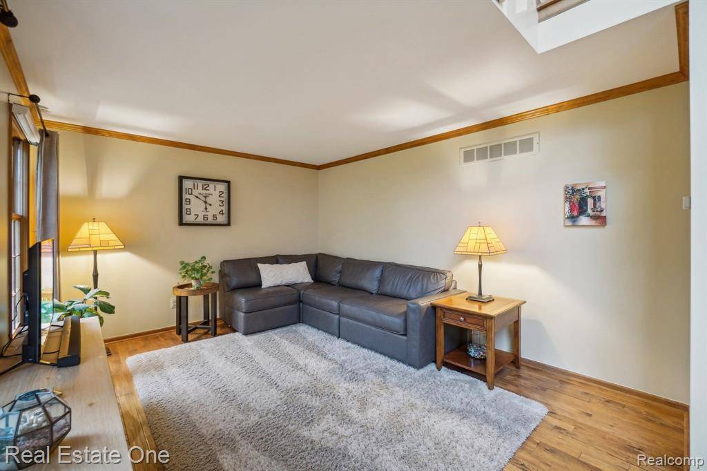 South Lyon, MI 48178,11175 SAND CRANE Way