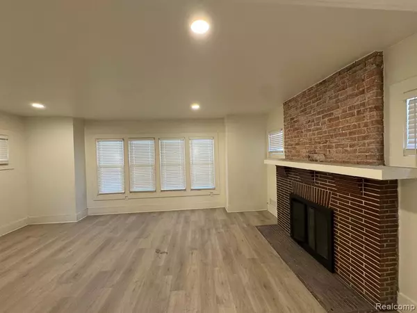 Highland Park, MI 48203,100 MASSACHUSETTS Street