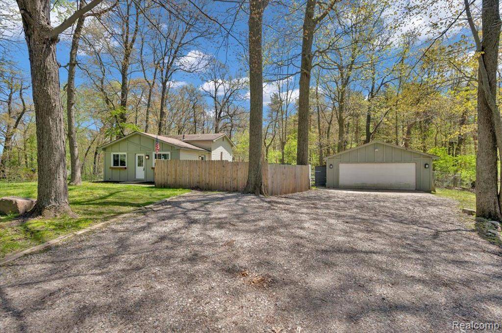 4965 CRESTVIEW Drive, Clarkston, MI 48348