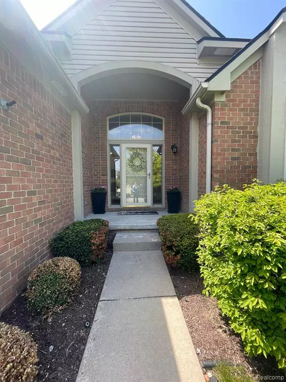 6181 WARWICK Drive, Commerce Twp, MI 48382